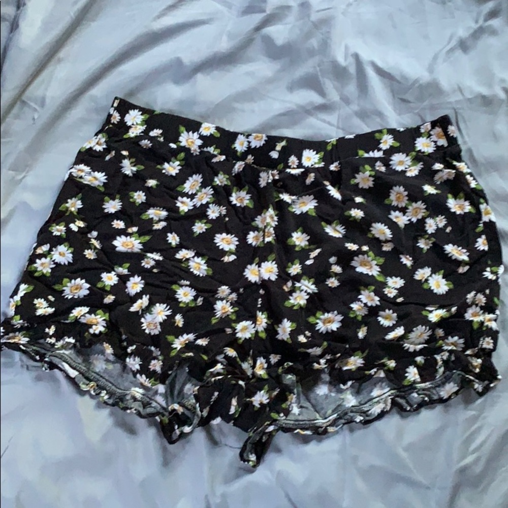 Daisy Print Shorts